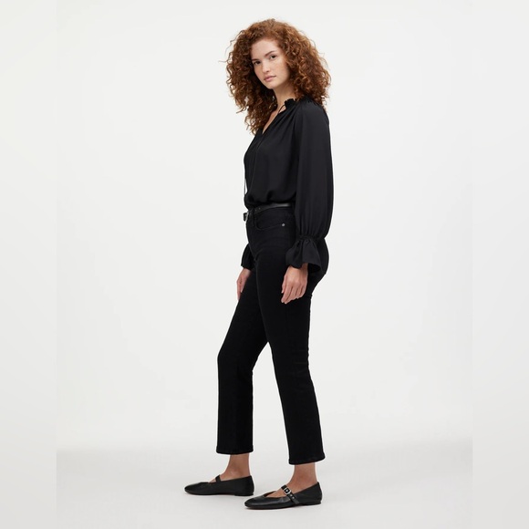 Madewell Curvy Kick Out Crop Jean in black Rinse Wash - Picture 3 of 14